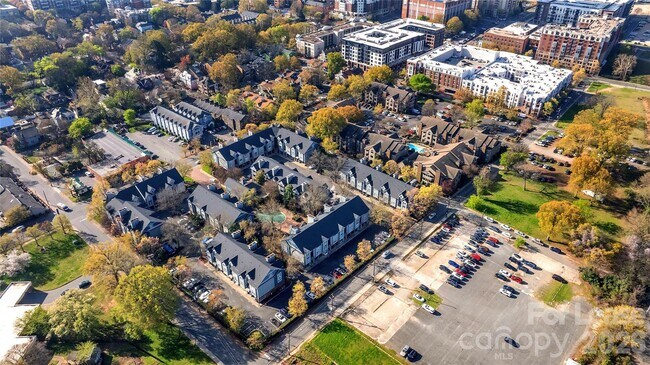 Building Photo - 505 N Graham St