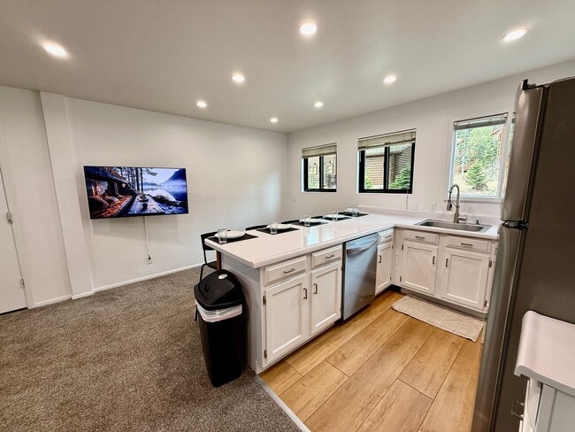 Building Photo - 41 Ridgecrest Dr