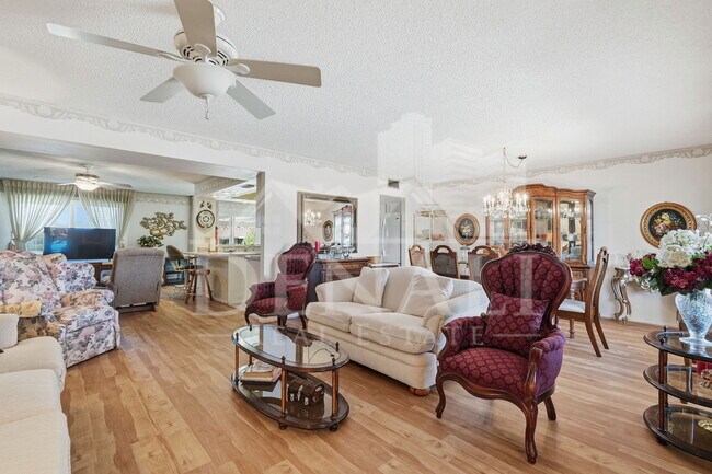 Building Photo - 9807 W Mockingbird Dr