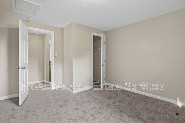 Building Photo - 1065 Lindenwood Ave