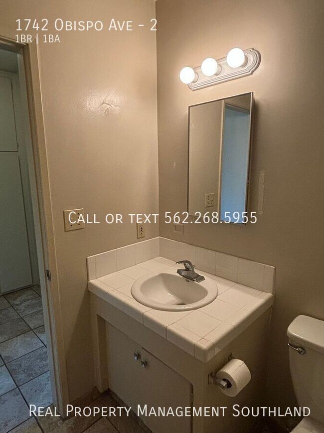 Building Photo - Spacious 1 BD + 1 Bath in gated building i...