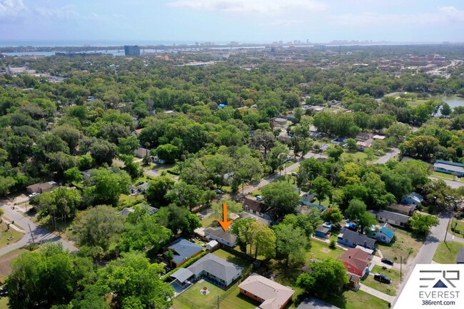 Building Photo - 734 Flora St