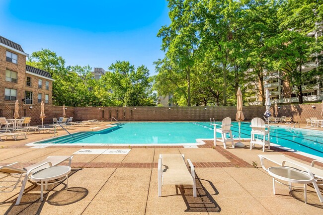 Building Photo - Water, Gas, Electric Utilities included in rent! Available Now! 1 Bed / 1 Bath Condo in the heart...