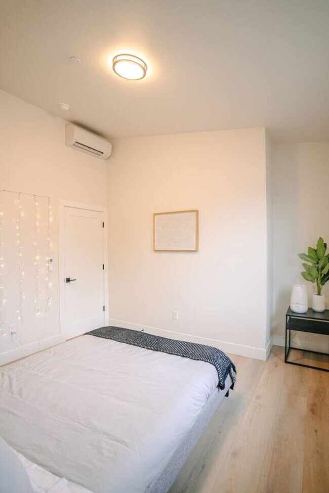 Building Photo - 3505 NE Creston Ave