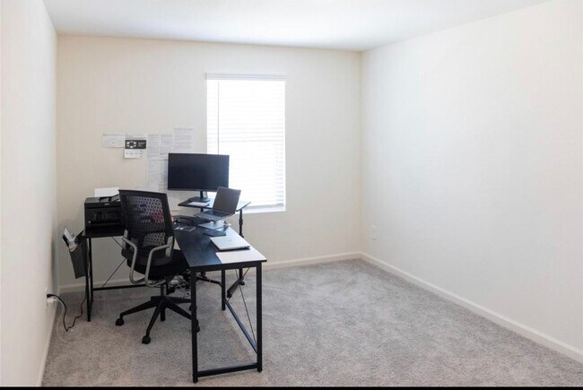 Building Photo - 1609 Shadow Hawk Dr