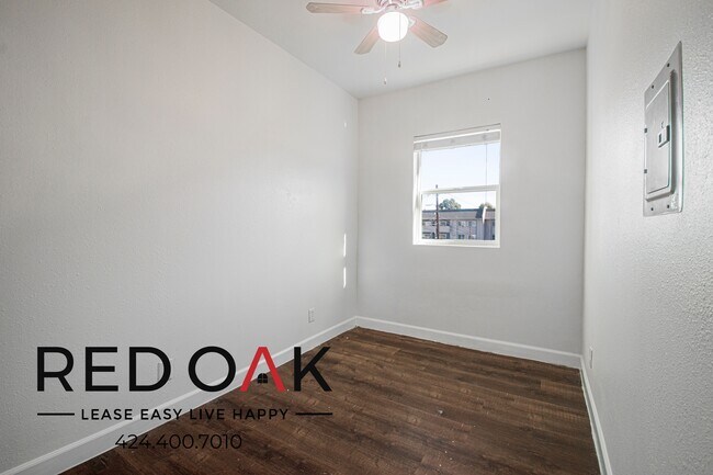 Building Photo - 1847 1/2 W Florence Ave