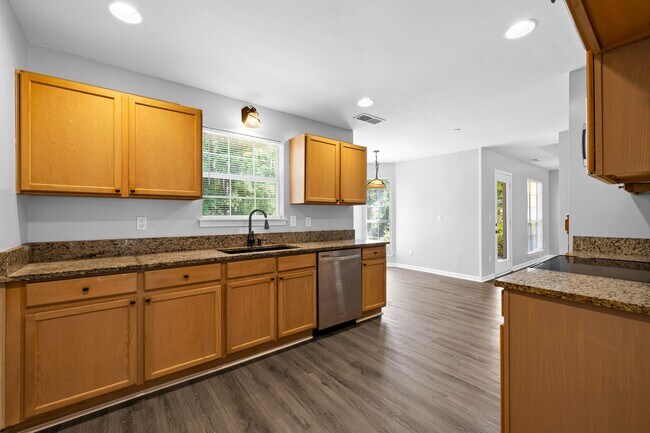 Building Photo - Updated 4BR Home in Northgate District with Huge Back Deck