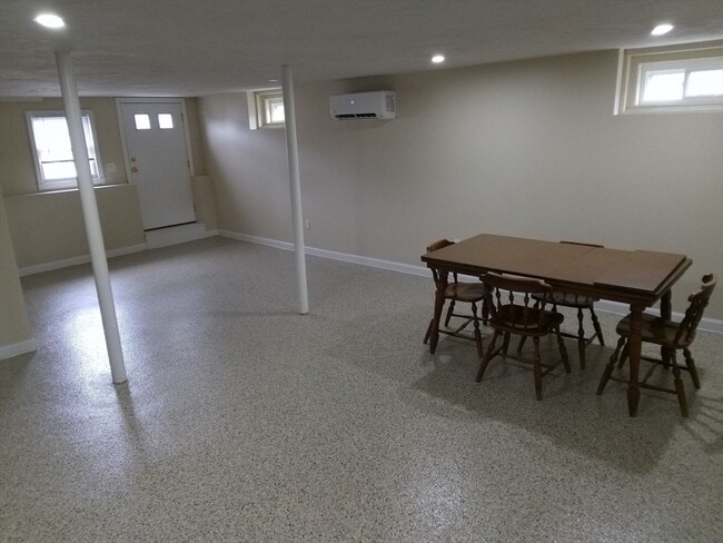 Building Photo - 121 King Philip Rd