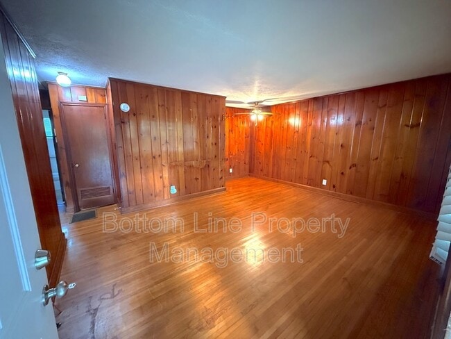 Building Photo - 3128 Creighton Dr