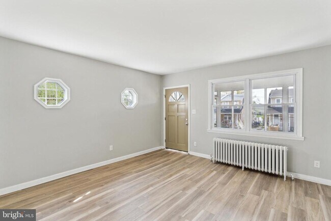 Building Photo - 557 9th Ave
