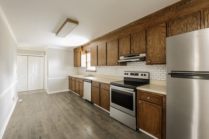 Building Photo - 602 Creek Dr