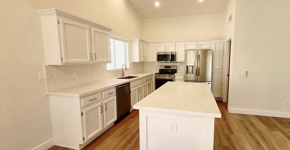 Building Photo - 2980 N 152nd Ln