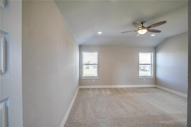 Building Photo - 9305 McKnight Lp