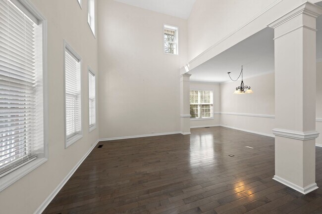 Building Photo - 101 Palmwood Ct
