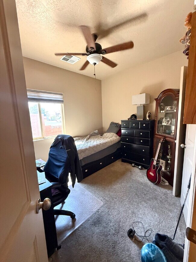 Building Photo - "Spacious 3-Bedroom Duplex Oasis in Hurricane, UT – 2 Full Baths & 1,263 Sq Ft of Comfort!"