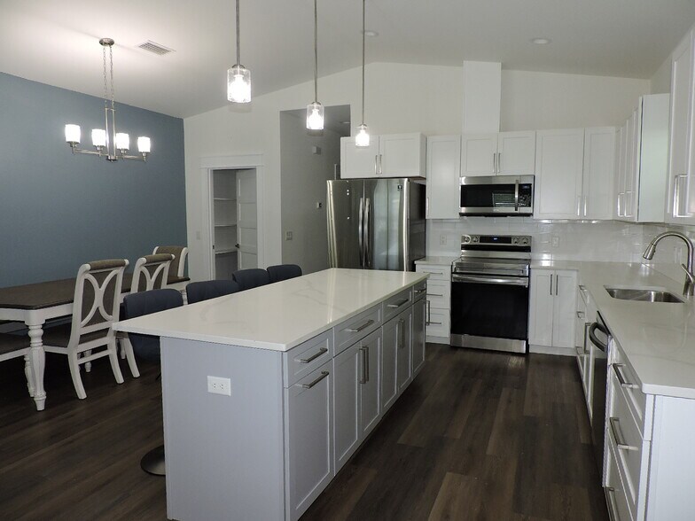 Building Photo - 12610 Erin Lea Ln