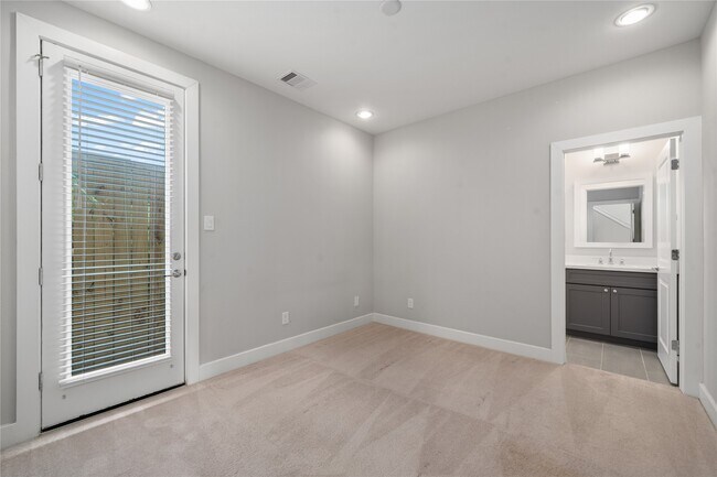 Building Photo - 2510 Tuam St