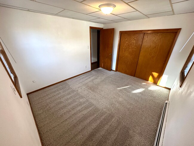 Building Photo - 2-bedroom 1 bedroom in Ellendale - Garage included!