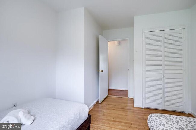 Building Photo - 9724 Admiralty Dr