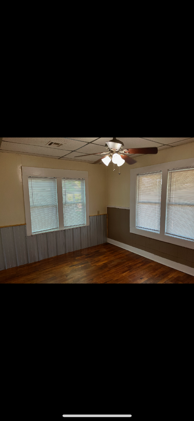 Building Photo - 2-Bedroom with Hardwood Floors in Stillwat...