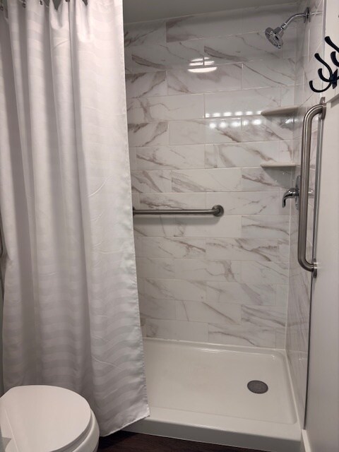 Walk In Shower - 313 Valley Stream Ln