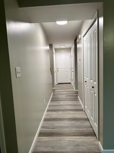 Building Photo - 720 W 17th St