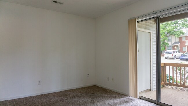 Building Photo - 8901 N Swan Cir