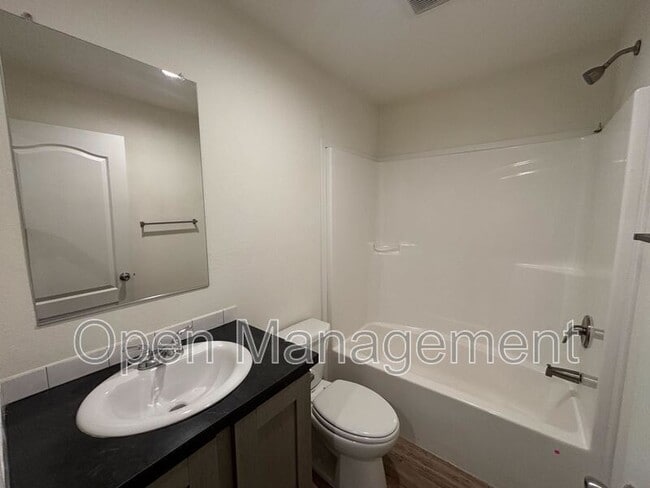 Building Photo - 700 S 12th St