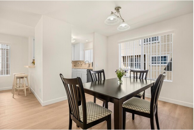 Building Photo - Beautiful, Quiet, Furnished, Upgraded Home in Heart of Torrance for Short Term Rental