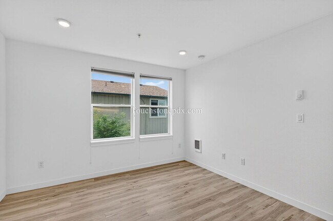 Building Photo - 5635 NE Glisan St