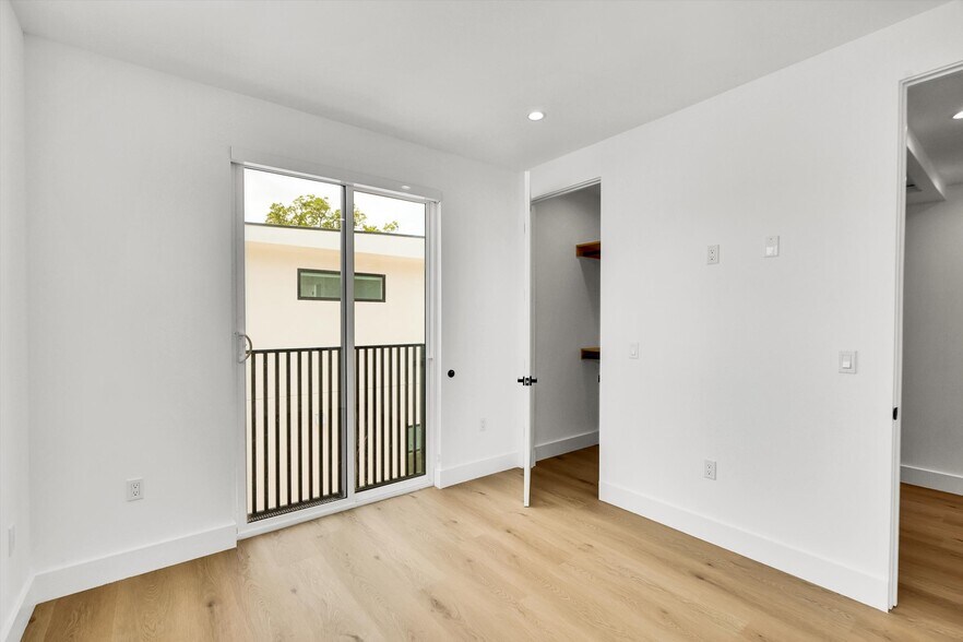 Building Photo - 5024 Cahuenga Blvd