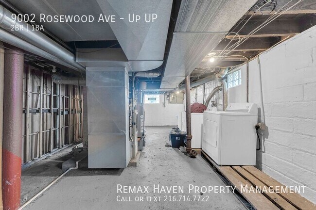 Building Photo - 9002 Rosewood Ave