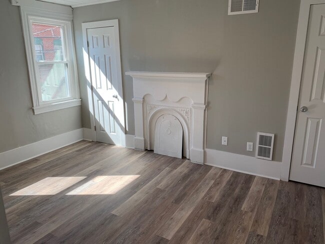 Building Photo - Luxury home in south side flats, perfect l...