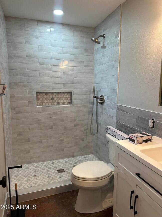 Building Photo - 8532 E Indianola Ave