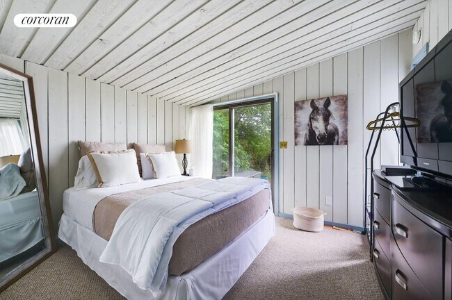 Building Photo - 237 Noyack Rd