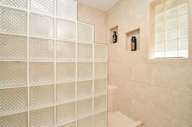 Building Photo - 3015 Bainbridge Ct