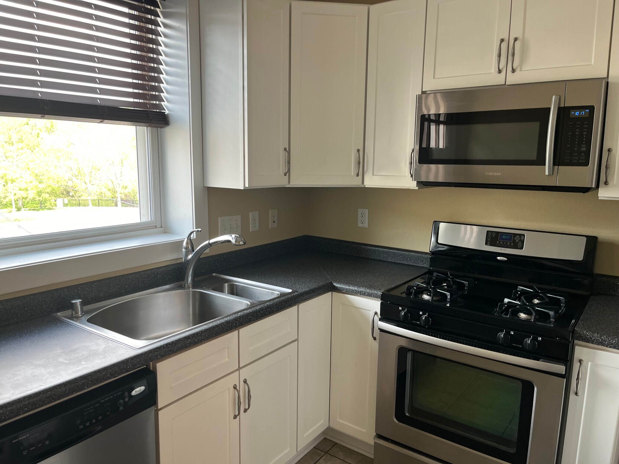 Kitchen 2 - 912 Clinton St