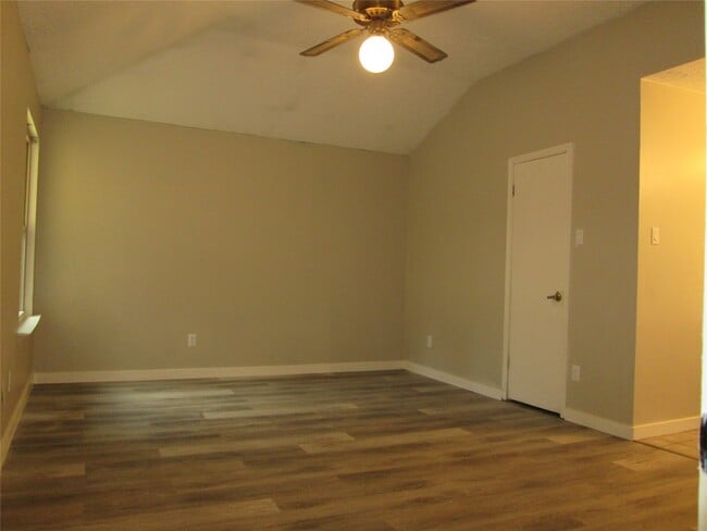 Building Photo - 2506 Portland Dr