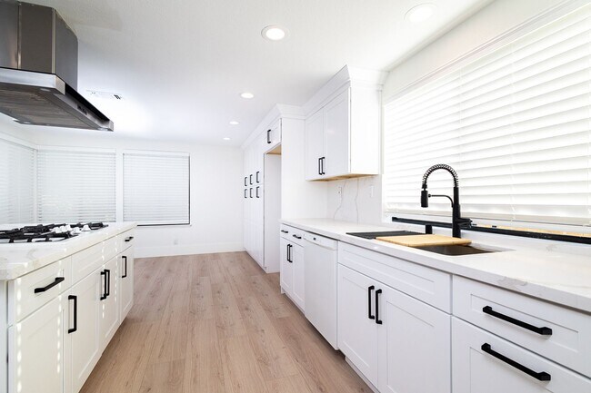 Building Photo - 11859 S Carson Way