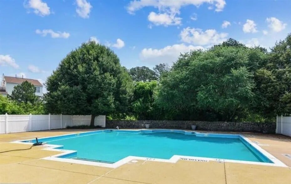 Building Photo - 46956 Courtyard Sq