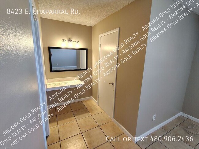 Building Photo - 8423 E Chaparral Rd