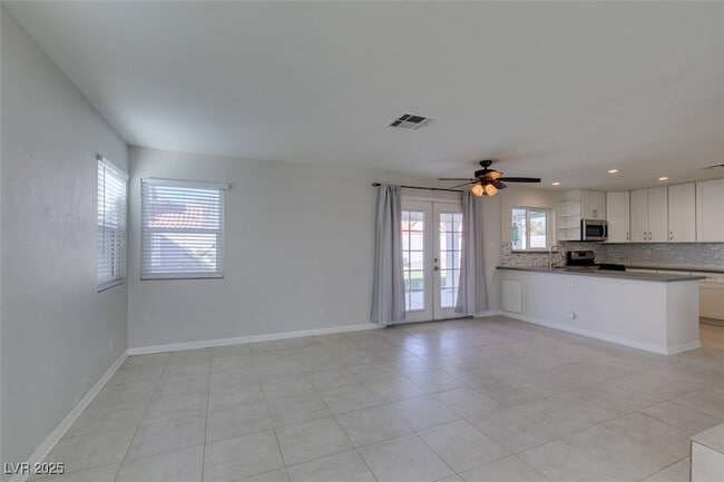 Building Photo - 225 Comanche Pl