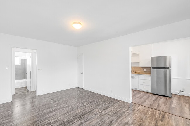 Building Photo - 1805 W 80th St