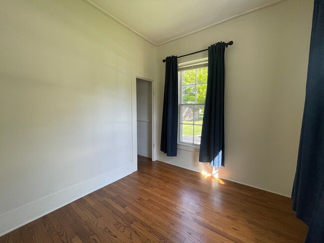 Building Photo - One Bedroom Apartment in Mattawan