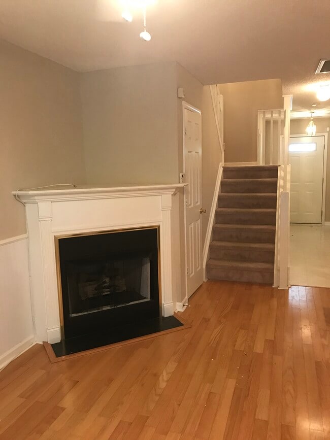 Building Photo - 9734 Elizabeth Townes Ln