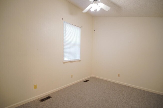 Building Photo - 2335 Parrot Ln
