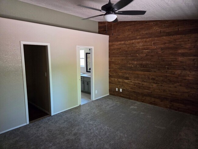Building Photo - *LEASE PENDING Move-In Ready! Bright & Air...
