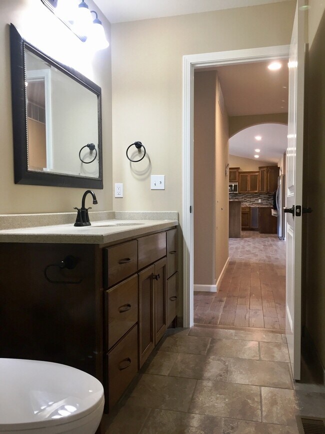 Building Photo - 4Bed/3Bath, House, Quiet Subdivision!