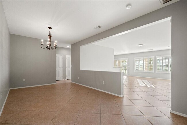 Building Photo - Lovely Home