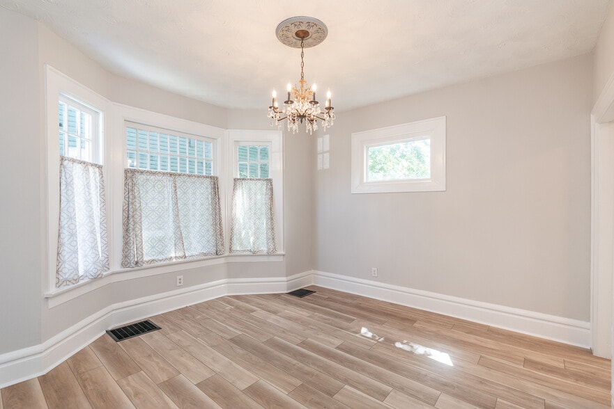 Dining Room - 2435 Summit St